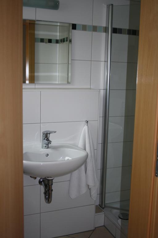 Weingut Goeres Hotel Briedel Room photo
