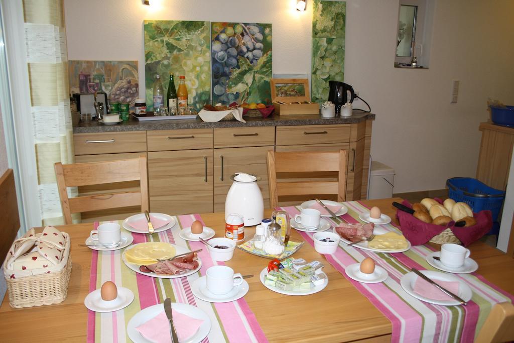 Weingut Goeres Hotel Briedel Room photo