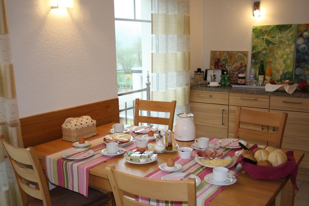 Weingut Goeres Hotel Briedel Room photo