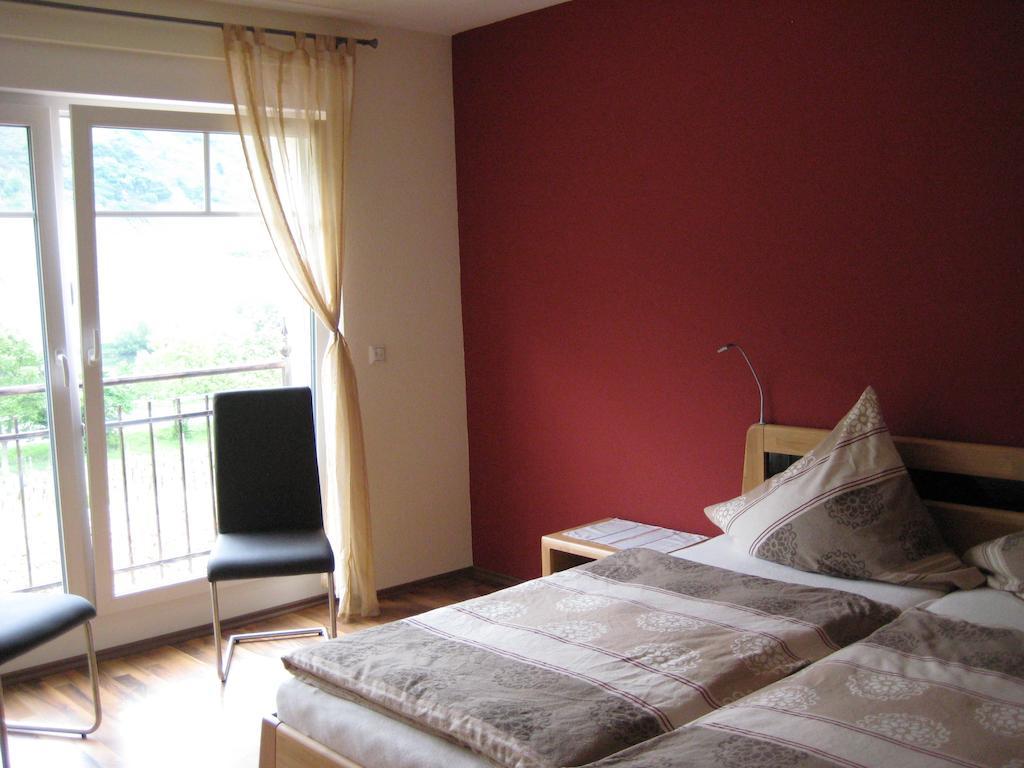 Weingut Goeres Hotel Briedel Room photo