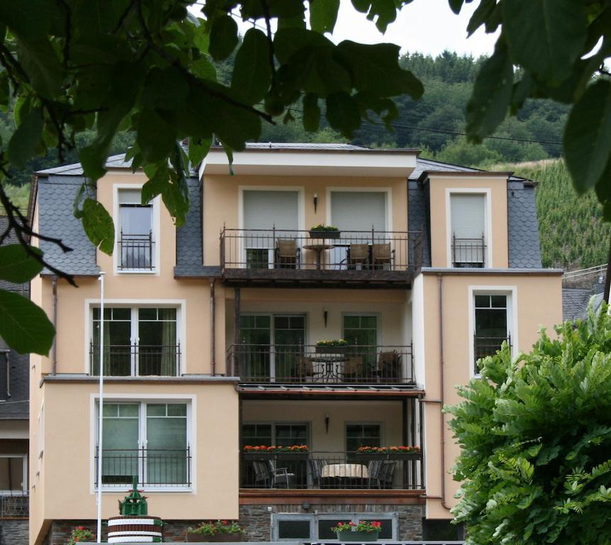 Weingut Goeres Hotel Briedel Exterior photo
